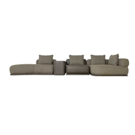 Sala modular contemporánea con chaise longue y cojines en tonos neutros