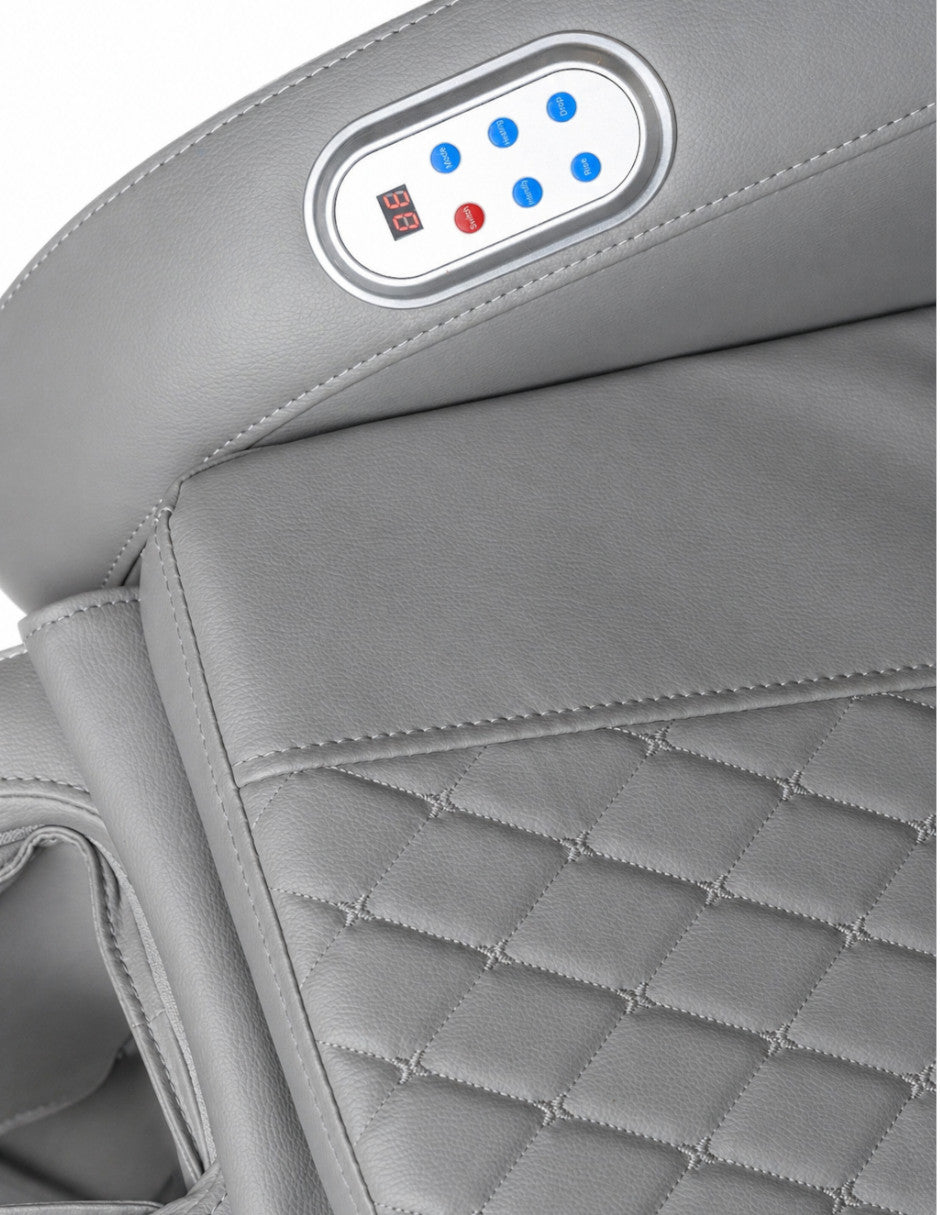 Sillón de masaje eléctrico con panel de control integrado y acabado en piel sintética gris