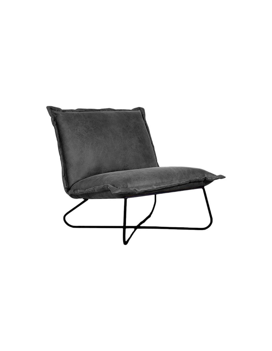 Sillón lounge color negro tipo piel con estructura metálica negra vista 3/4