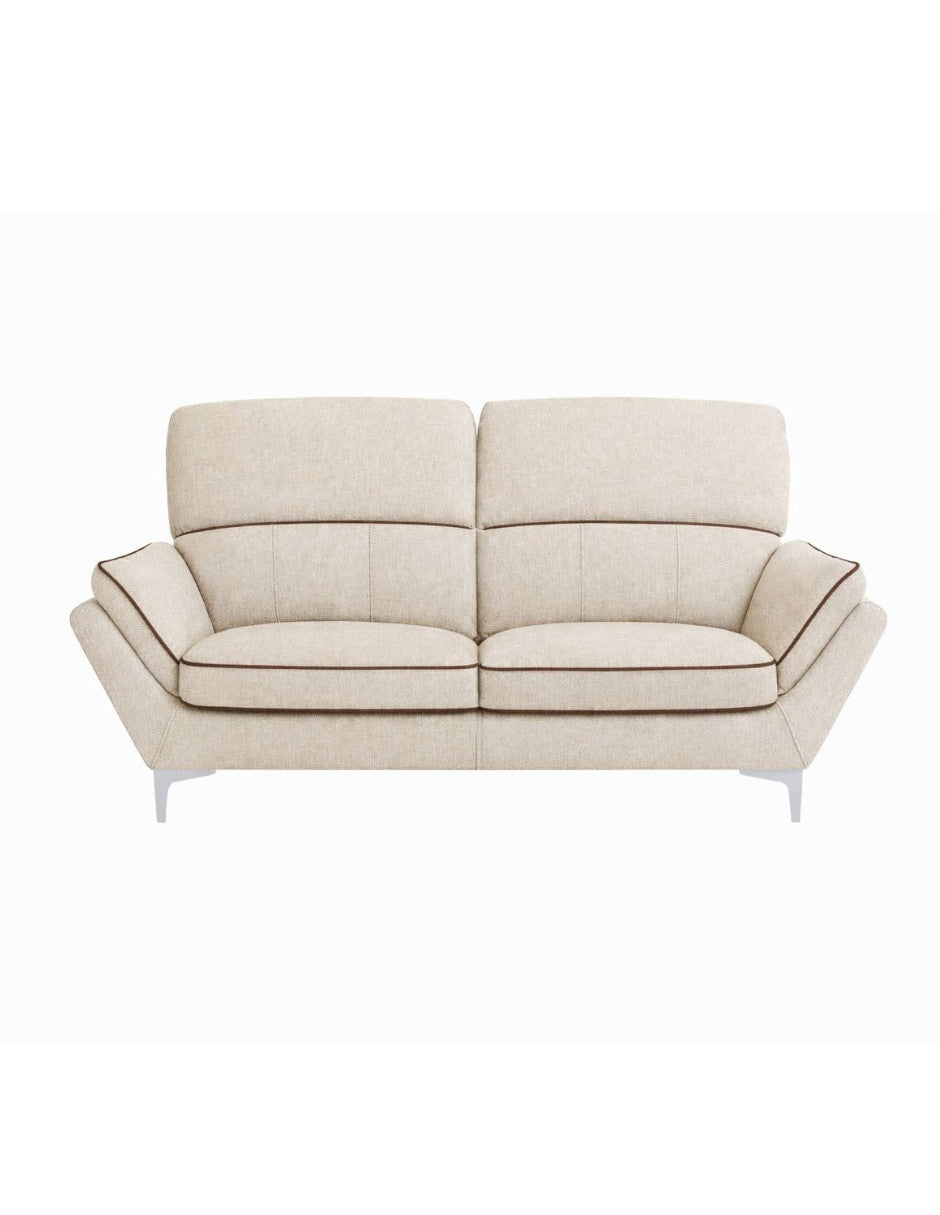 sofá moderno de 2 plazas beige con ribete contrastante en brazos y cojines, con patas metálicas 