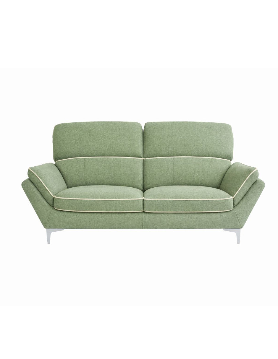 love seat verde de tela con detalle de bies en asientos, brazos y respaldo en color blanco y patas metálicas, estilo contemporáneo 
