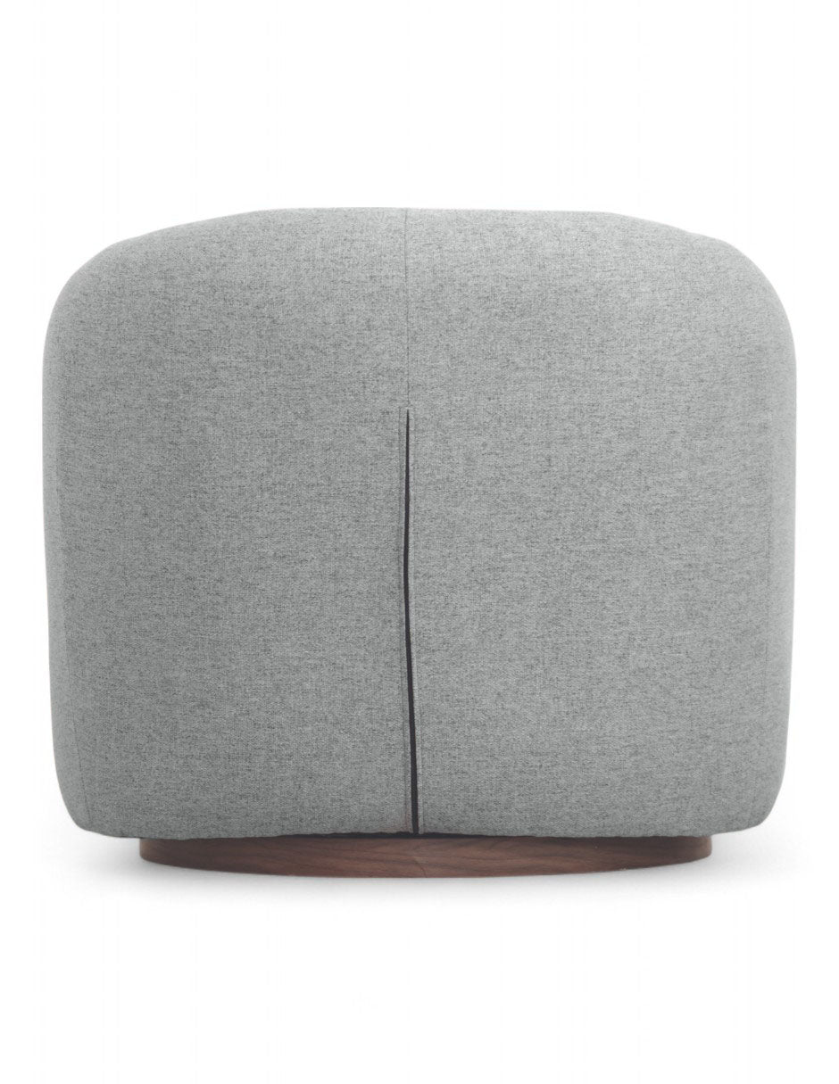 Vista trasera sillón giratorio moderno gris claro con diseño curvo y base giratoria de madera